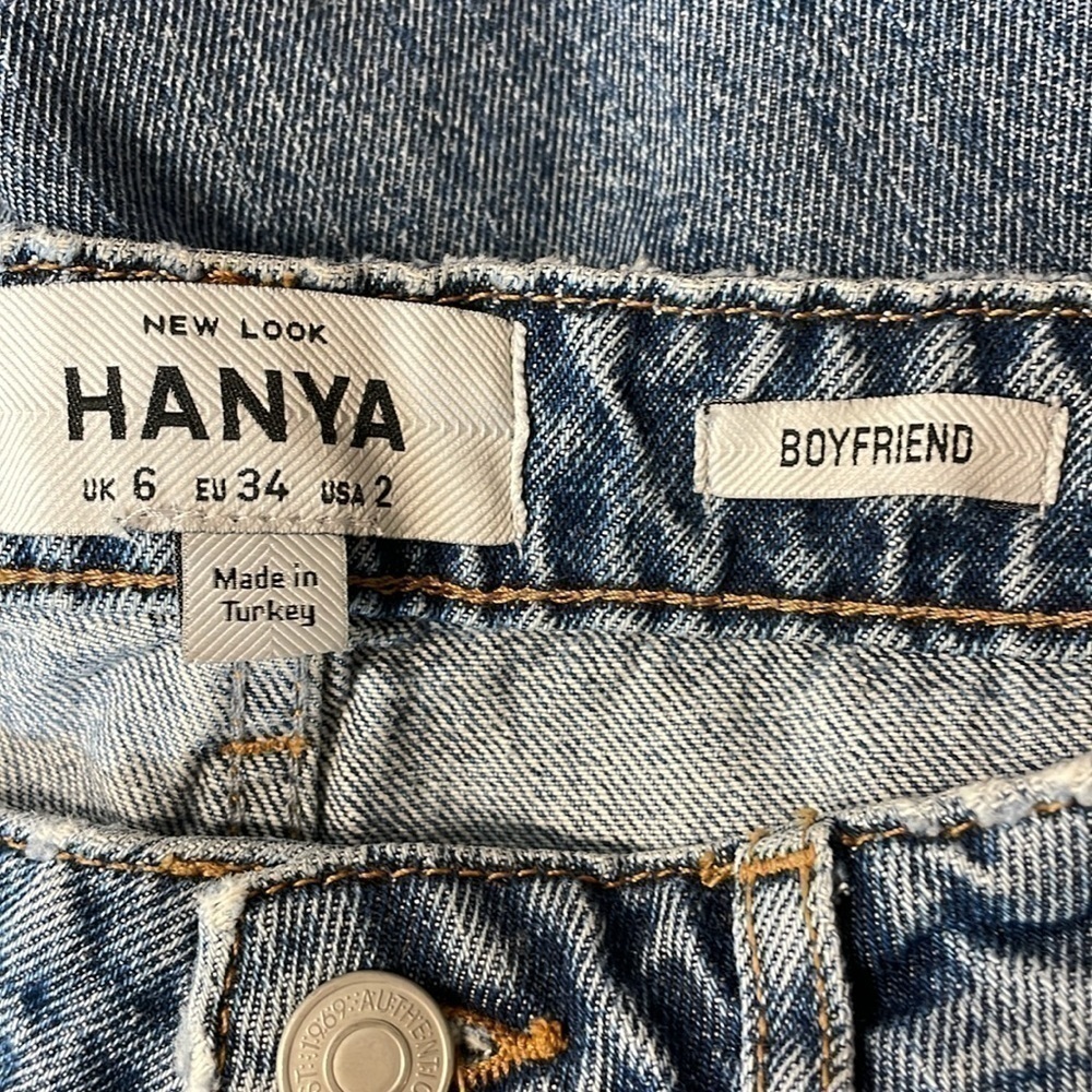 HANYA Boyfriend Distressed Rigged Jeans. 2. NWT. - Picture 2 of 9